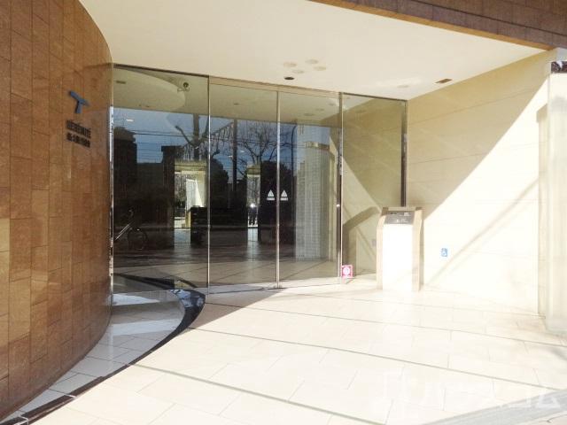 玄関　マンションエントランスはこちらです。