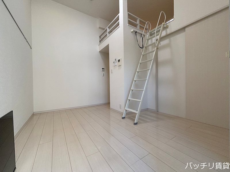 地下鉄名港線 六番町駅 徒歩5分 2階建 築14年の居間写真