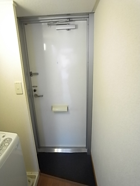 レオパレスクレベールの玄関写真