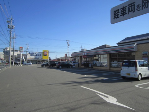 コンビニ　セブンイレブン（コンビニ）まで159m