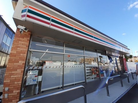 コンビニ　セブンイレブン上越下源入店（上越市春日新田５丁目）（コンビニ）まで903m