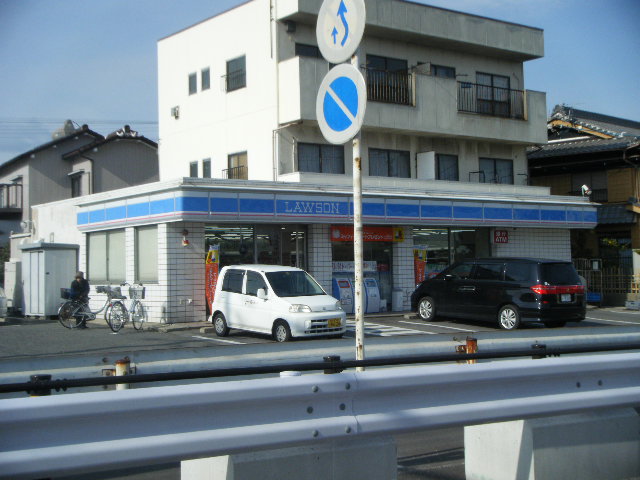 コンビニ　ローソン 半田有楽町店（コンビニ）まで344m