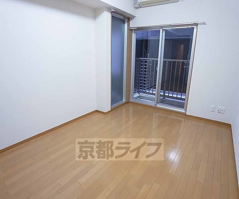 居室・リビング　明るい室内。