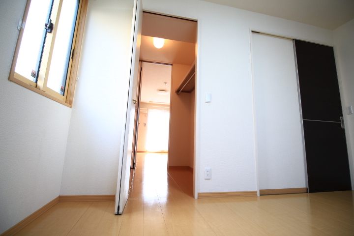 収納　ウォークスルークローゼット