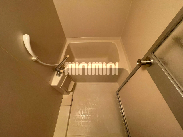 バス・シャワールーム　ゆったり浸かれる浴槽です