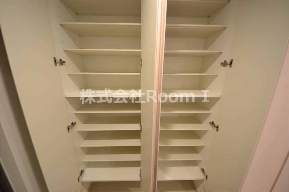 玄関　シンプルで使いやすい玄関ですシューズボックスです。