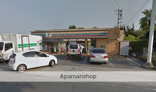 コンビニ　セブンイレブン（コンビニ）まで888m