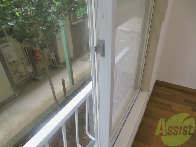 バルコニー　大通りに面していないので、車の騒音も心配ないですね。