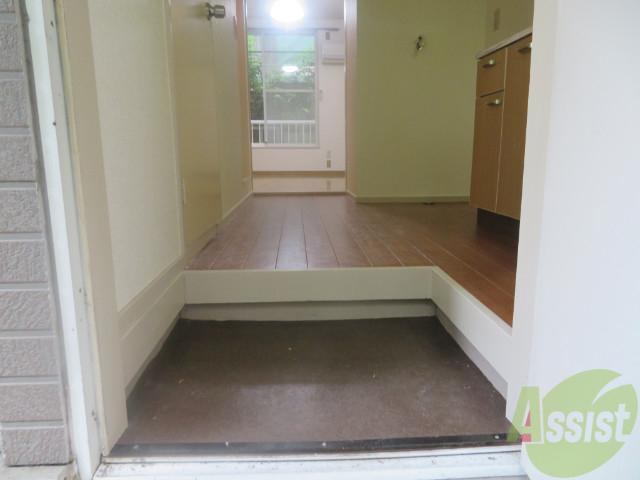 玄関　玄関の様子です。明るい印象ですね。気分もあがりそう。