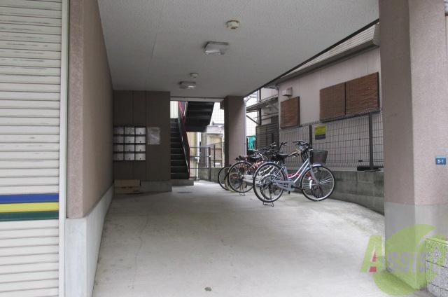 エントランス　マンション入り口はこんな感じです。