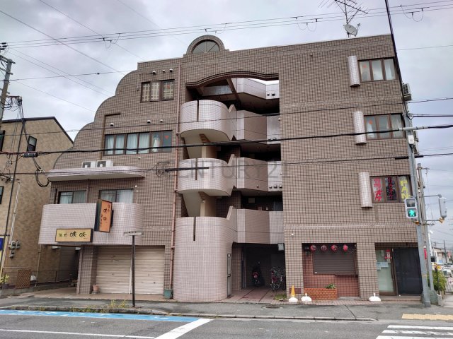 宝塚市光明町のマンションの建物外観