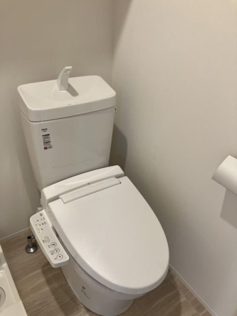【逗子市逗子のアパートのトイレ】