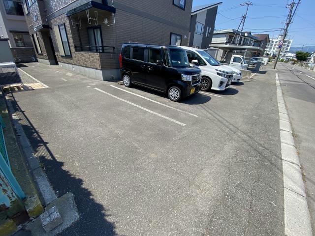 【函館市中道のアパートの駐車場】