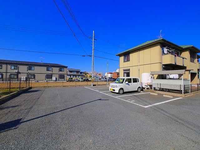 【磯城郡田原本町大字千代のアパートの駐車場】