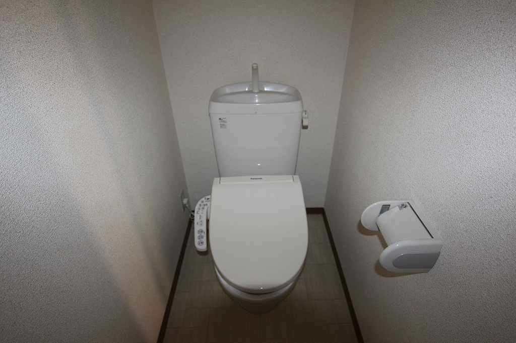 【尾道市平原のアパートのトイレ】