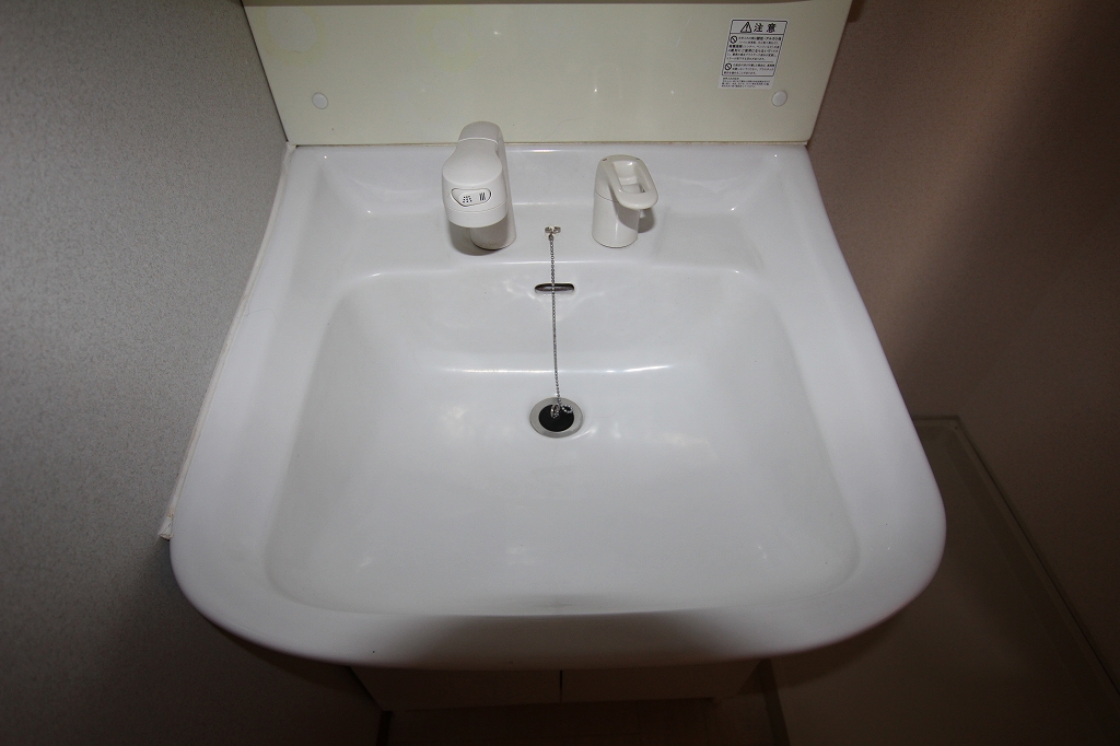 【尾道市平原のアパートの洗面設備】