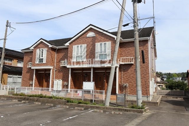 【南蒲原郡田上町大字吉田新田のアパートの建物外観】