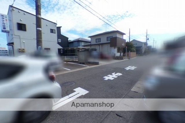 その他　前面道路（その他）まで0m