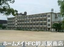 【糸島市波多江駅南のマンションの小学校】