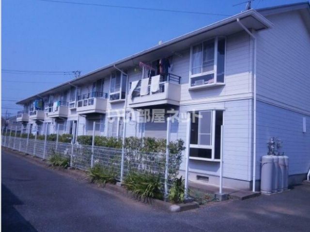 春日部市道口蛭田のアパートの建物外観