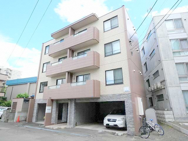 札幌市豊平区福住一条のマンションの建物外観