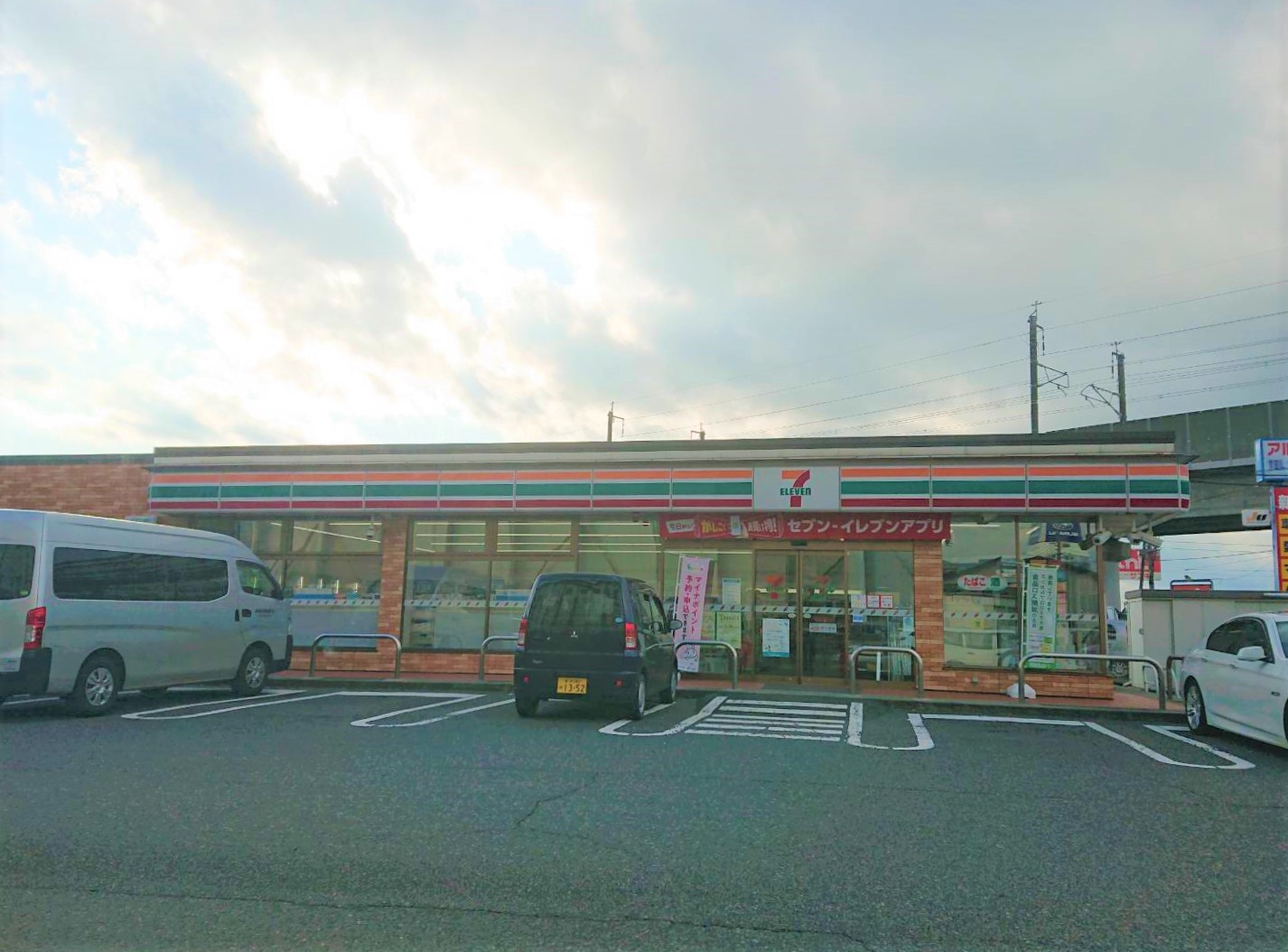 コンビニ　セブンイレブン新潟山田店（コンビニ）まで878m