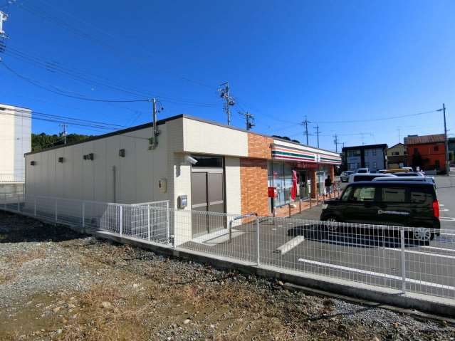 コンビニ　セブンイレブン（コンビニ）まで286m