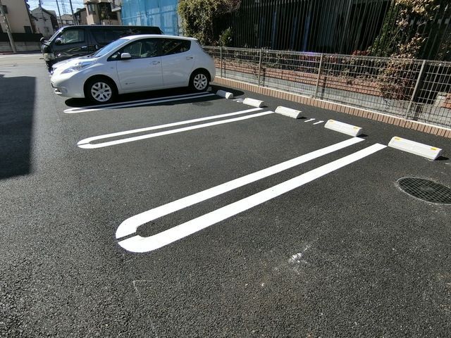 【日野市豊田のアパートの駐車場】