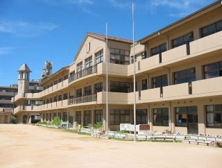 【ポルト・ボヌール神戸湊川公園の小学校】