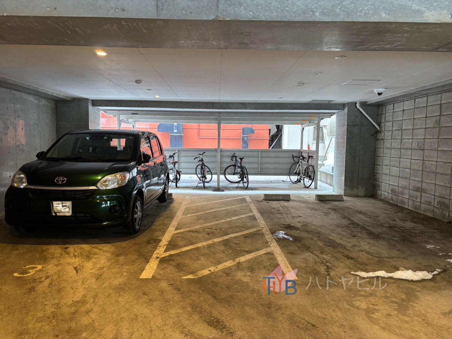 【札幌市中央区南一条西のマンションの駐車場】