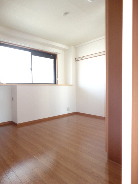 その他部屋・スペース　広くて明るい寝室