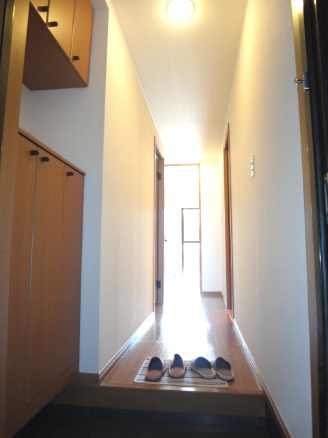 玄関　収納もある玄関です