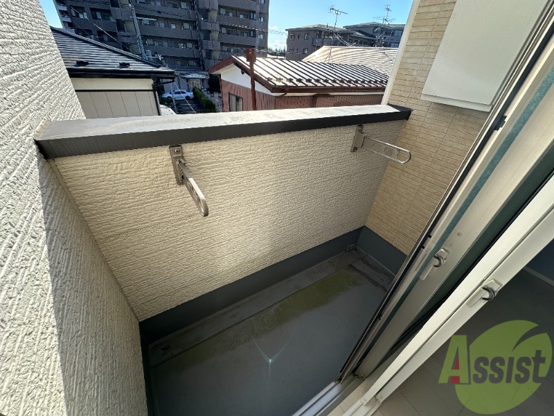 バルコニー　バルコニー付きなので晴れた日は洗濯物が干せそうです。