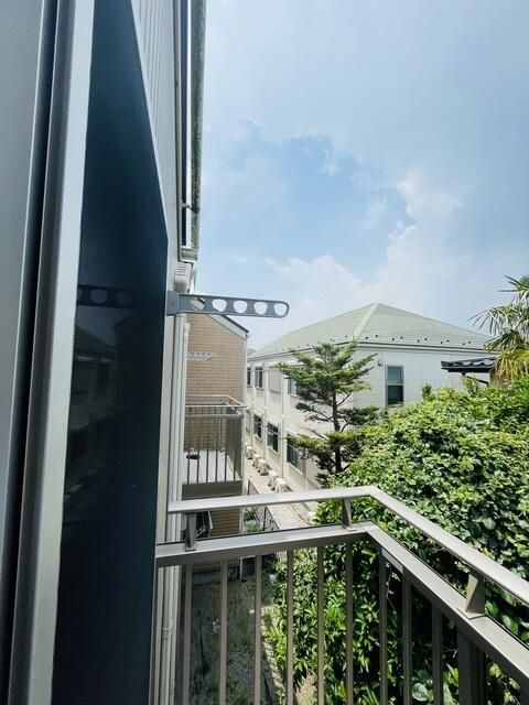 眺望　バルコニーからの景色です！圧迫感がないので暮らしやすい♪