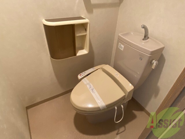トイレ　ウォシュレット機能がついたトイレです。安心して使用できますね
