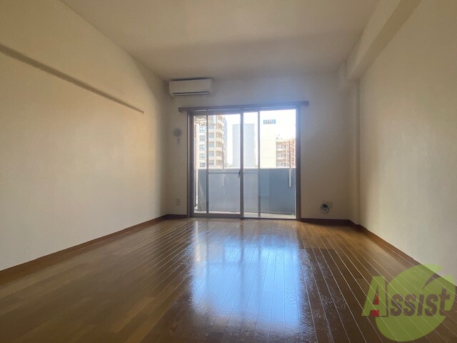 居室・リビング　こちらはリビングです。明るくていいですね。