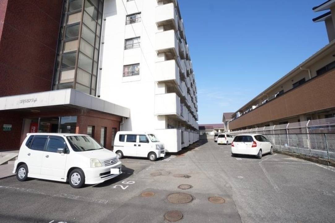 駐車場　駐車場