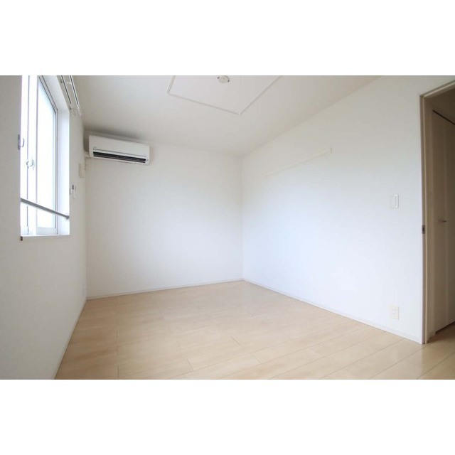 その他設備　洋室にもエアコン付いてます