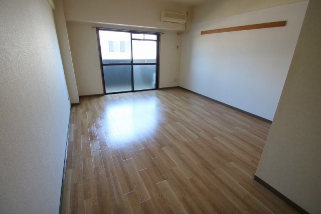 居室・リビング　同物件別号室