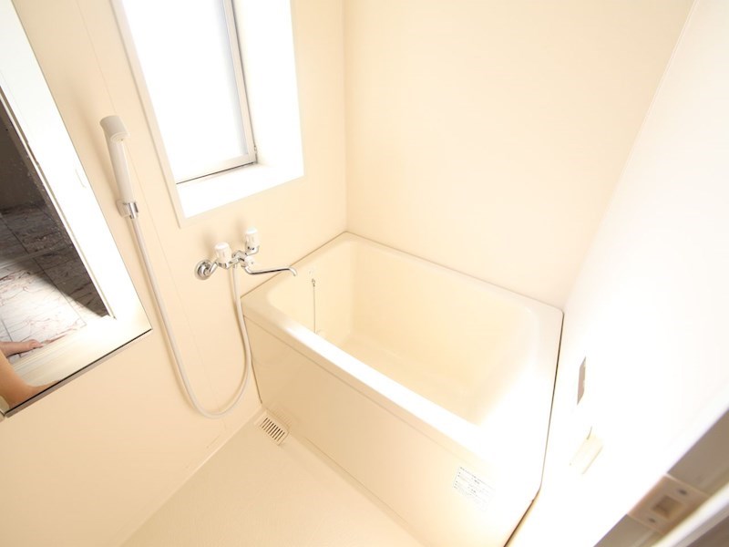 バス・シャワールーム　浴室暖房乾燥機付お風呂　窓付（換気良好）