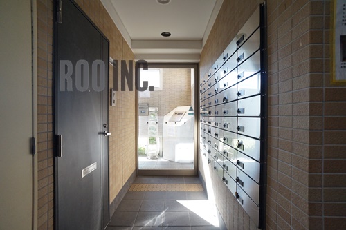 玄関　写真は反転のお部屋です