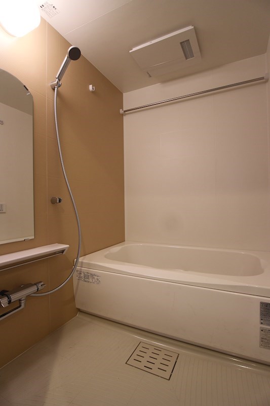 バス・シャワールーム　追い焚き付きのお風呂です。