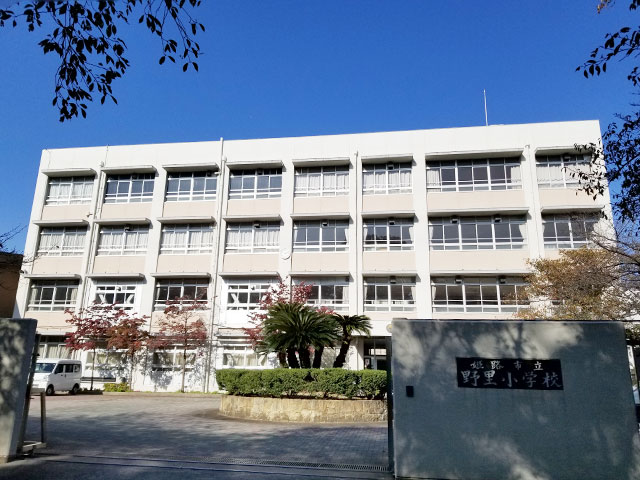 小学校　姫路市立野里小学校（小学校）まで700m