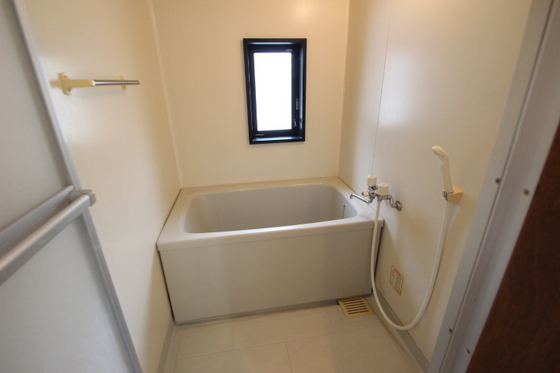 バス・シャワールーム　※別部屋の写真です※