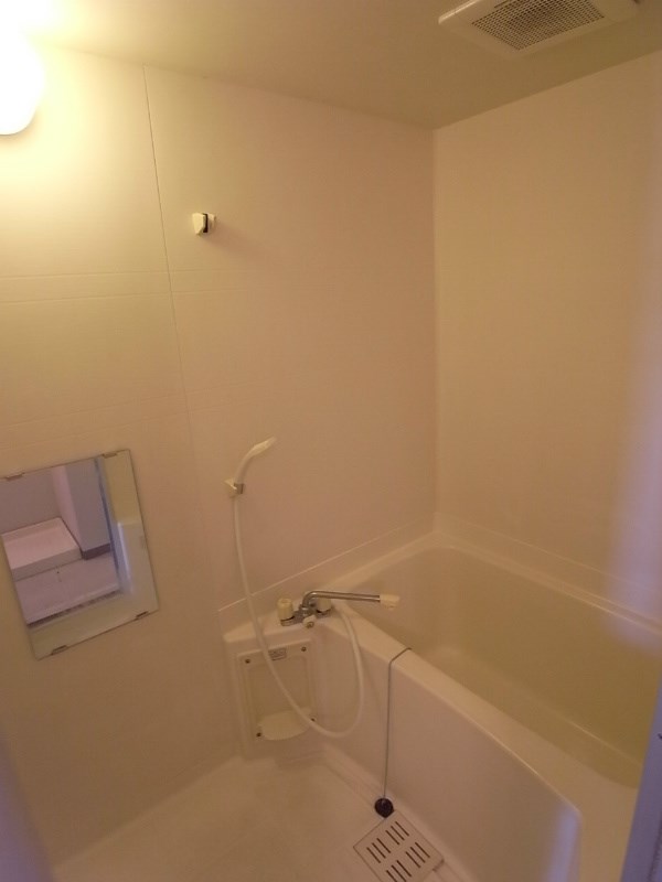 バス・シャワールーム　※他のお部屋の写真です。