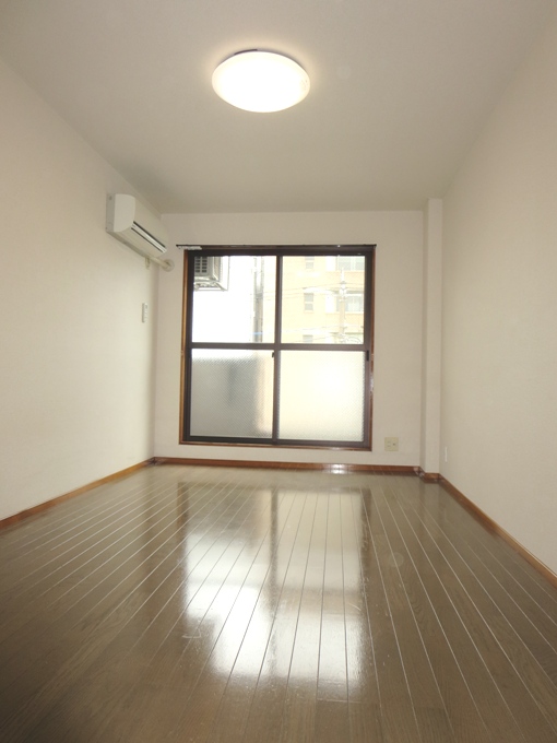 居室・リビング　最上階洋室7.5帖　陽当たり良好♪