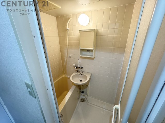 バス・シャワールーム　洗面台付きユニットバス