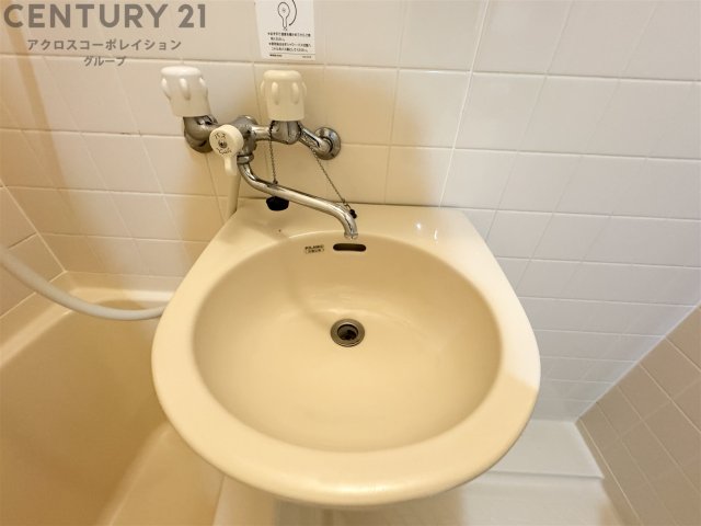 洗面設備　コンパクトな洗面台です