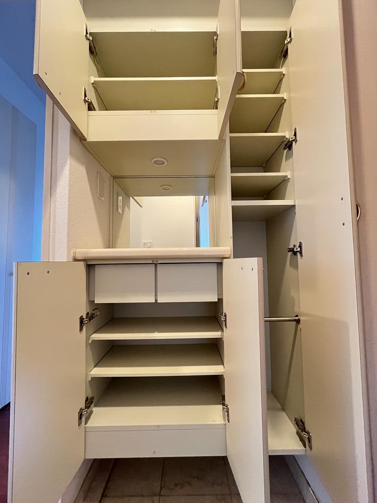 玄関　※同建物別部屋のものを使用