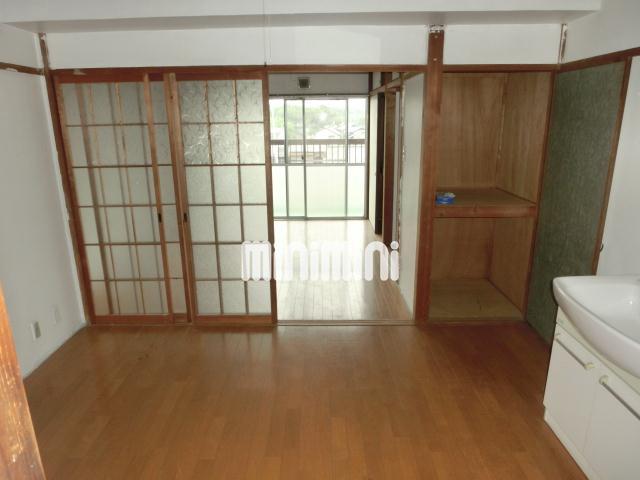 居室・リビング　玄関からの眺めです